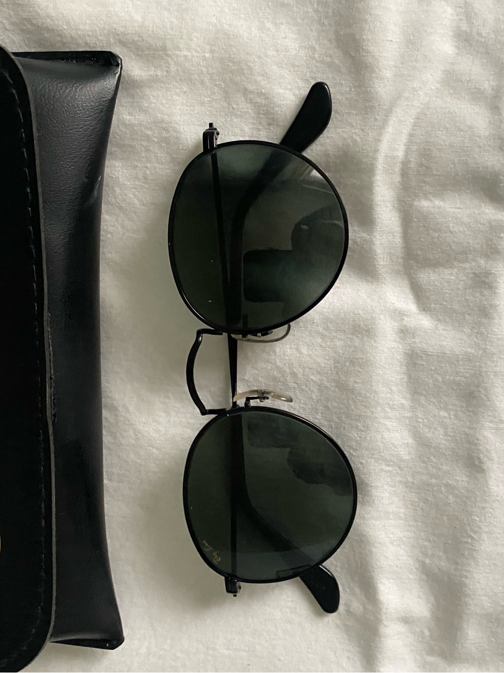 Like New, round lens vintage Bausch & Lomb Ray Ban sunglasses with case.